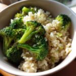 Fuldkornsris med broccoli