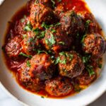 Oksekødsboller i tomatsauce