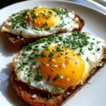 Rugbrød med æg og purløg