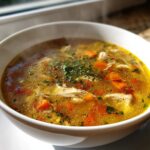 Suppe med kylling og grøntsager