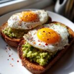 Toast med avocado og æg