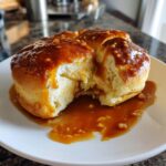 Fastelavnsboller med karamelsauce