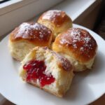 Fastelavnsboller med kirsebær
