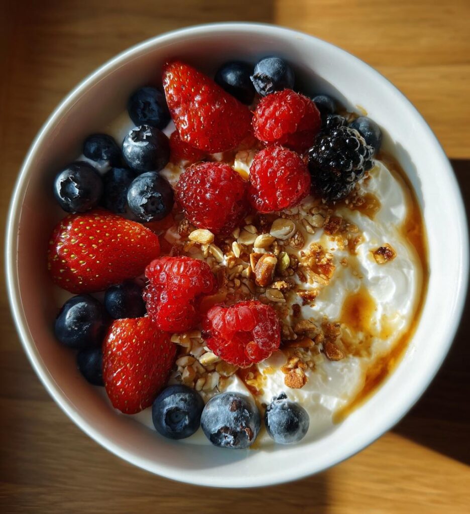 Græsk yoghurt med frugt og nødder