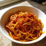 Nudler med tomatsauce
