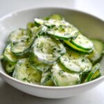 Agurkesalat med yoghurt dressing