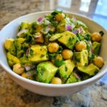 Avocado-kikærtesalat
