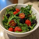 Rucolasalat med tomat og oliven