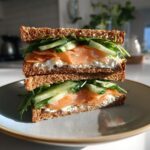 Rugbrødssandwich med laks