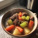 Lammekøds- og grøntsagssuppe